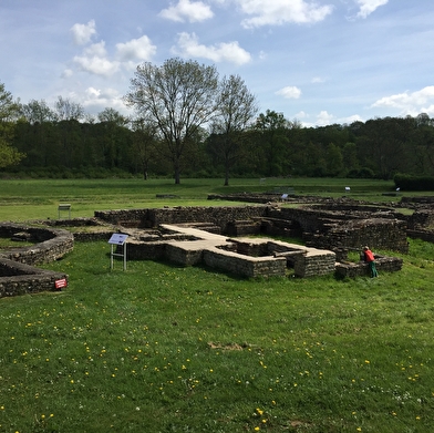 Explore les mystères du passé sur ce site antique