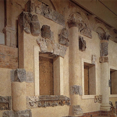 Découvre Sens avec les yeux d'un enfant gallo-romain.