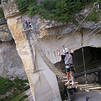 Ce parcours sur rocher te donnera à coup sûr des sensations fortes. Prêt à tenter l'aventure ? - COUTARNOUX