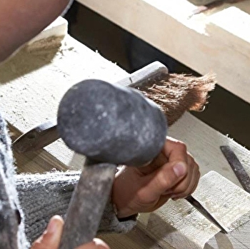 Apprend à tailler la pierre pour en faire un objet unique. - LES HAUTS DE FORTERRE