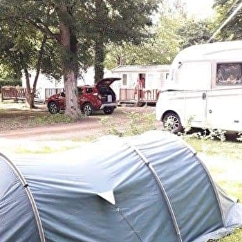 Le Parc du Château - Camping Municipal - L'ISLE-SUR-SEREIN