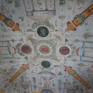 Explore les salles du château et tente de résoudre les énigmes ... à toi de jouer !