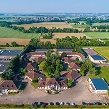Les Trois Colonnes - Hôtel Kyriad Sens - MALAY-LE-GRAND
